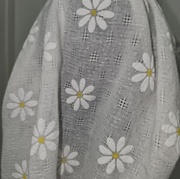 Nasty Gal, Daisy Embroidered Twist Front Crop Top NWT Size 4 - Picture 6 of 12